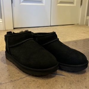 Ultra Mini Uggs Black Size 6